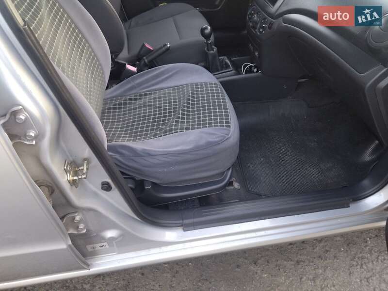 Седан Chevrolet Aveo 2007 в Рівному