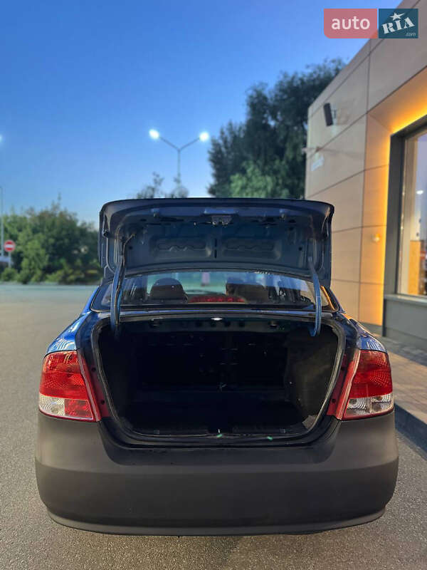 Седан Chevrolet Aveo 2005 в Полтаві