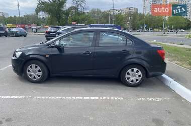 Седан Chevrolet Aveo 2013 в Києві