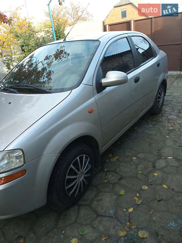 Седан Chevrolet Aveo 2005 в Валках