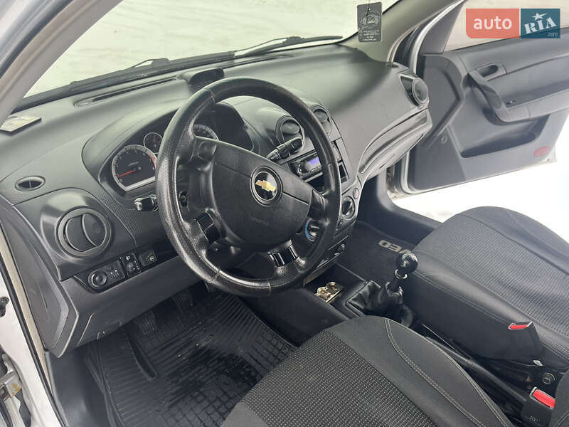 Седан Chevrolet Aveo 2011 в Первомайську