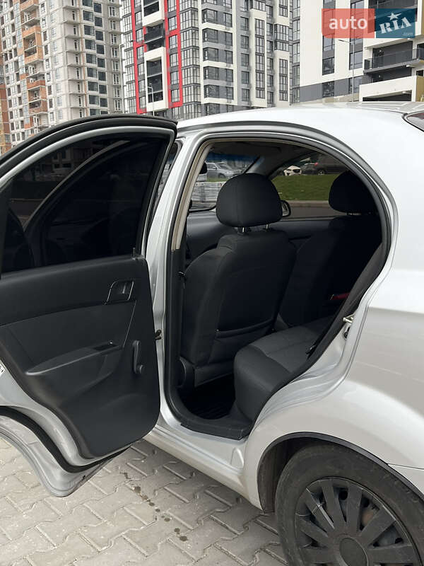 Седан Chevrolet Aveo 2011 в Києві