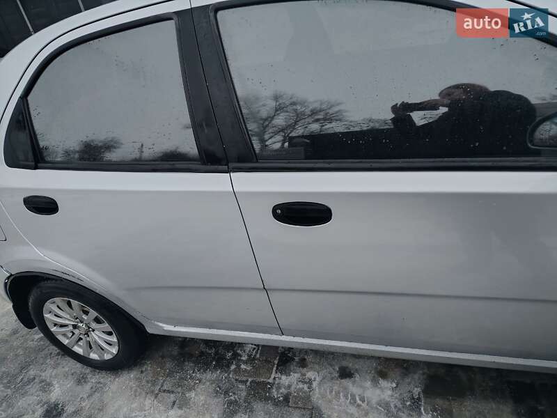 Седан Chevrolet Aveo 2006 в Каневі