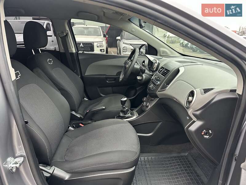 Хэтчбек Chevrolet Aveo 2012 в Киеве