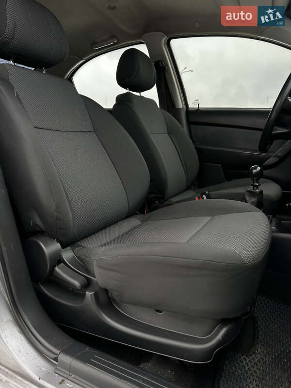 Седан Chevrolet Aveo 2011 в Сумах