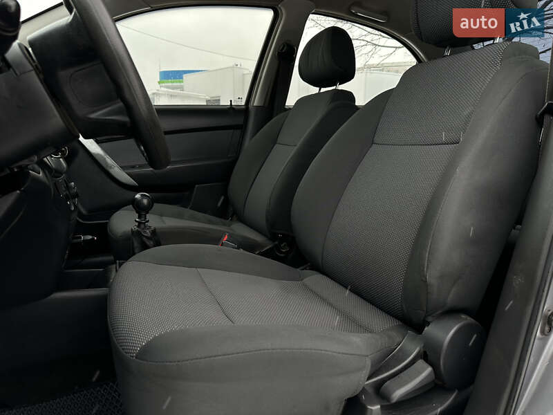 Седан Chevrolet Aveo 2011 в Сумах