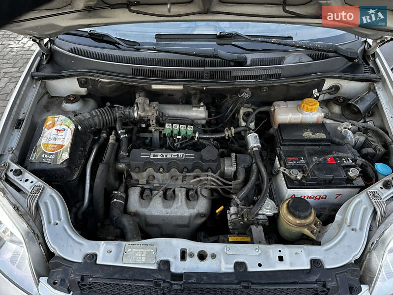 Седан Chevrolet Aveo 2006 в Миколаєві