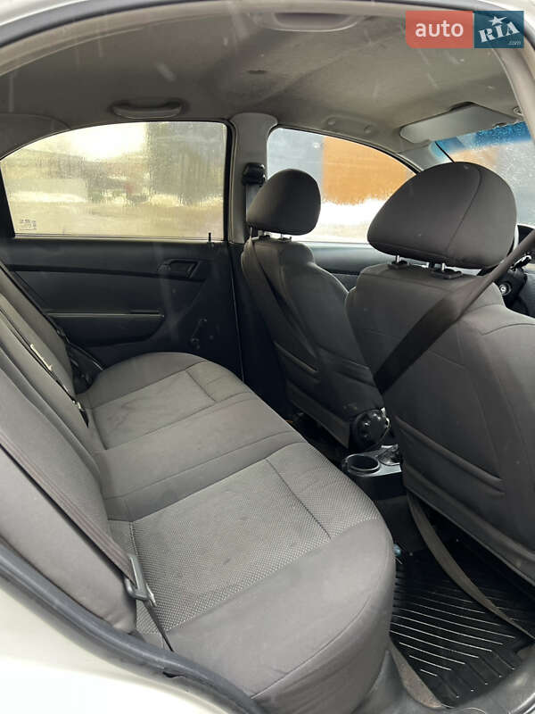 Седан Chevrolet Aveo 2008 в Сумах