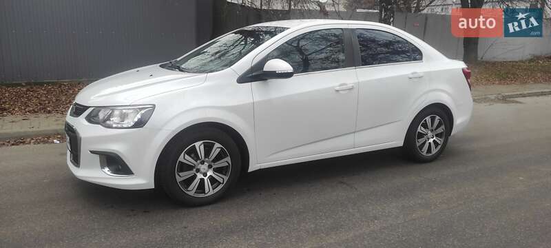 Седан Chevrolet Aveo 2017 в Киеве
