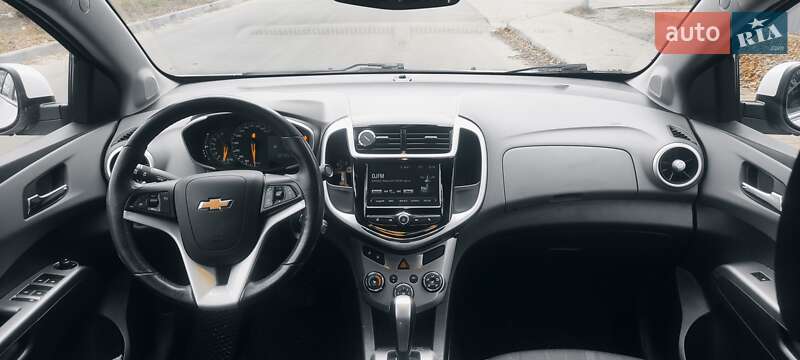 Седан Chevrolet Aveo 2017 в Киеве