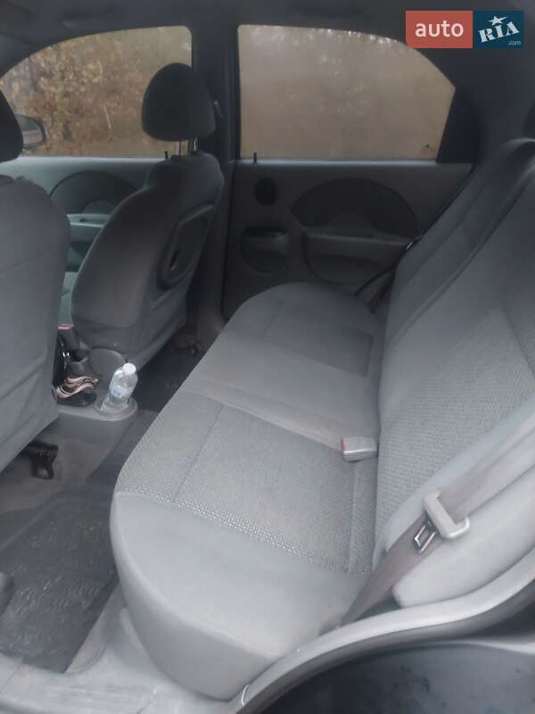 Седан Chevrolet Aveo 2004 в Прилуках