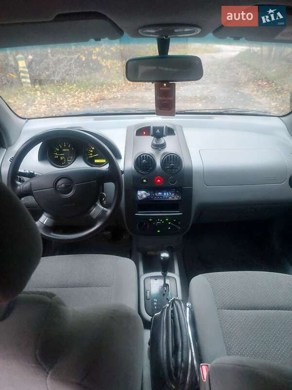 Седан Chevrolet Aveo 2004 в Прилуках