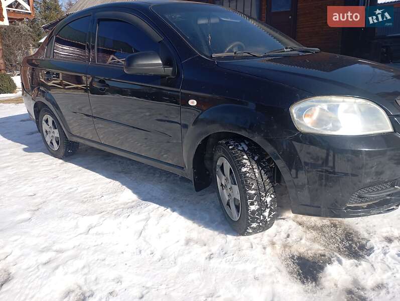 Седан Chevrolet Aveo 2011 в Микуличине