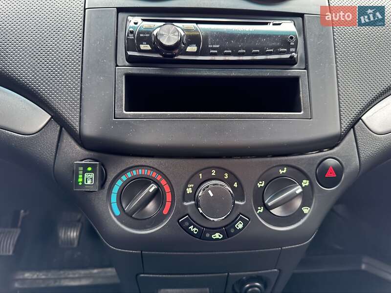 Седан Chevrolet Aveo 2008 в Николаеве