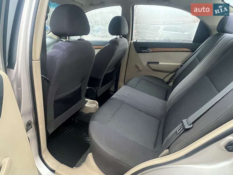 Седан Chevrolet Aveo 2008 в Кременчуге