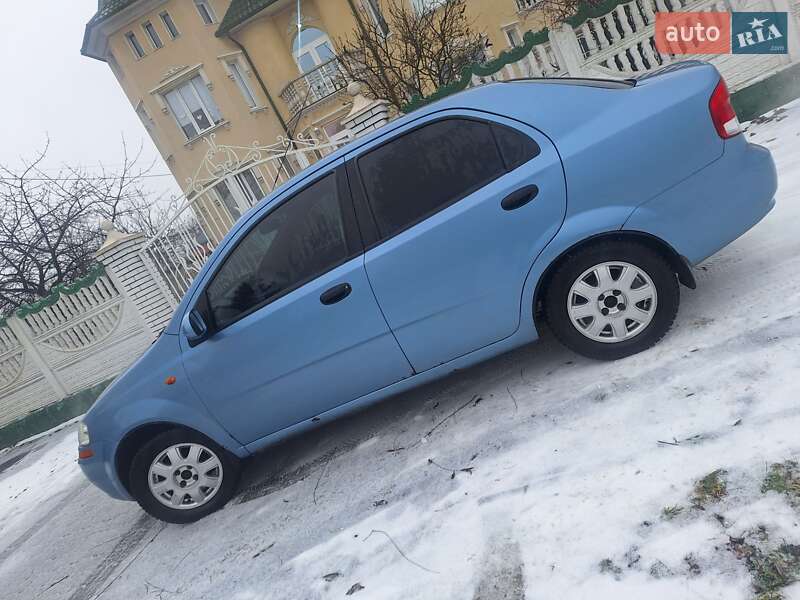 Седан Chevrolet Aveo 2005 в Черновцах