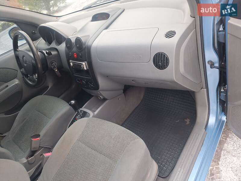 Седан Chevrolet Aveo 2005 в Черновцах
