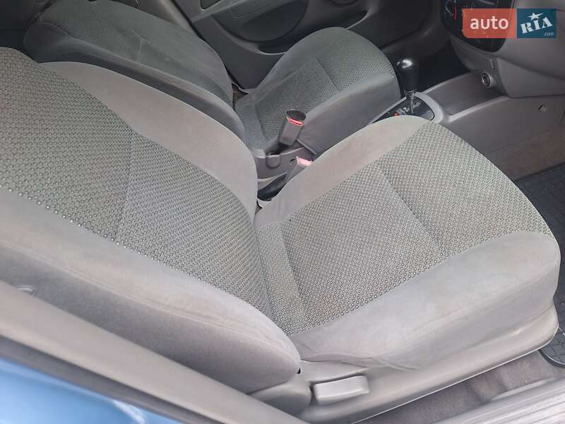 Седан Chevrolet Aveo 2005 в Черновцах