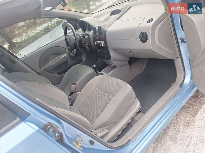 Седан Chevrolet Aveo 2005 в Черновцах