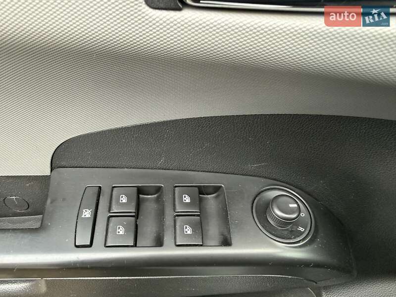 Хэтчбек Chevrolet Aveo 2011 в Ужгороде