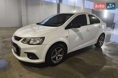 Седан Chevrolet Aveo 2017 в Ровно