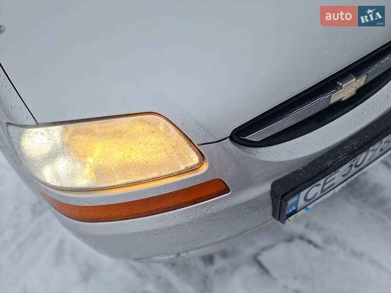 Седан Chevrolet Aveo 2004 в Черновцах