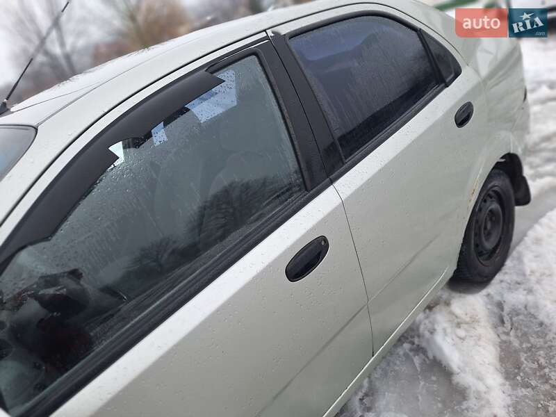 Седан Chevrolet Aveo 2004 в Черновцах