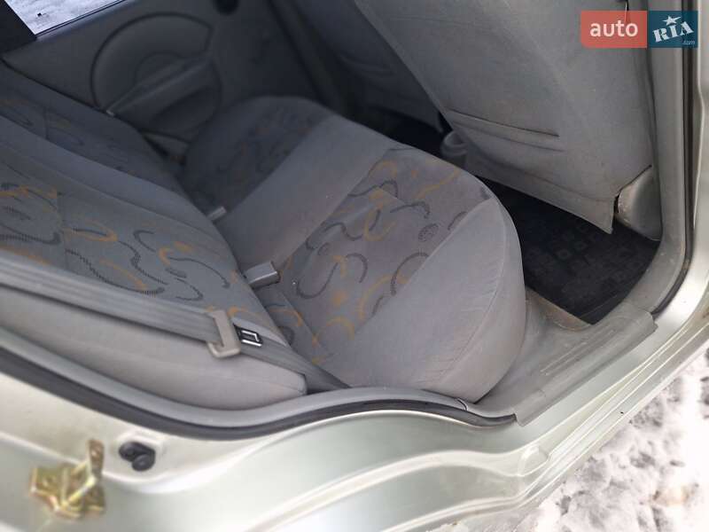 Седан Chevrolet Aveo 2004 в Черновцах