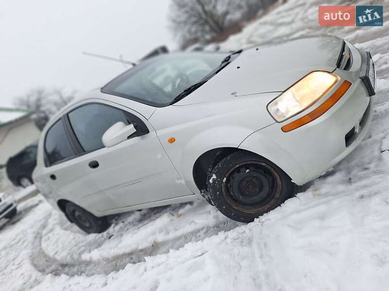 Седан Chevrolet Aveo 2004 в Черновцах