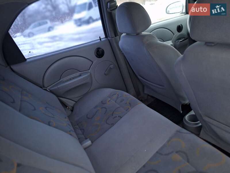 Седан Chevrolet Aveo 2004 в Черновцах