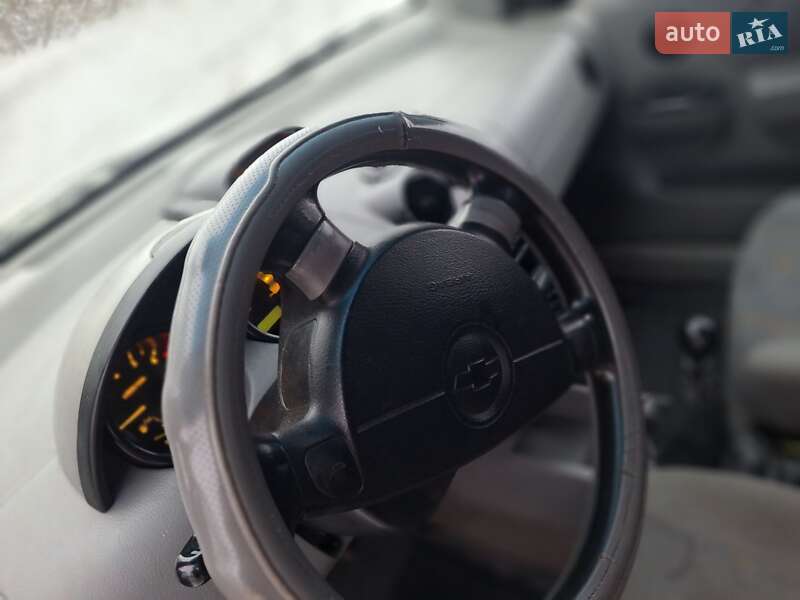 Седан Chevrolet Aveo 2004 в Черновцах