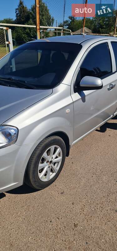 Седан Chevrolet Aveo 2011 в Прилуках