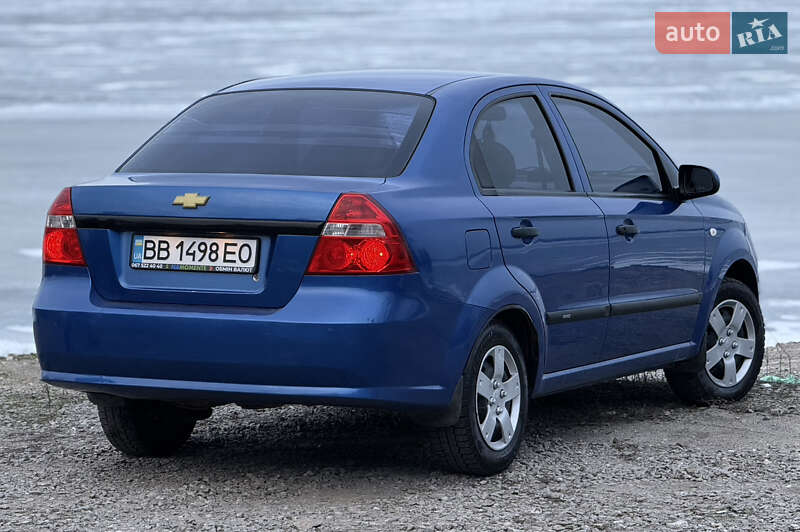 Седан Chevrolet Aveo 2006 в Днепре