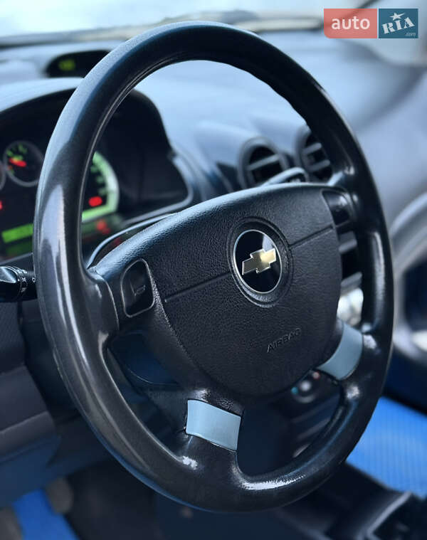 Седан Chevrolet Aveo 2006 в Днепре