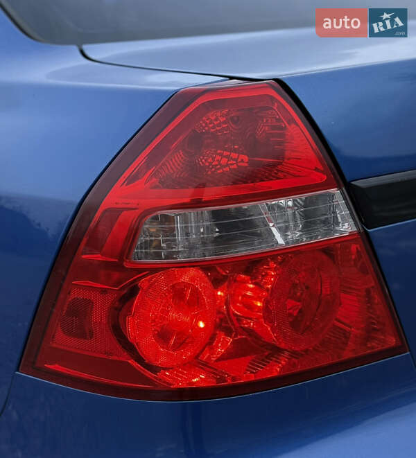 Седан Chevrolet Aveo 2006 в Днепре