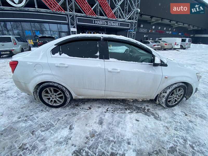 Седан Chevrolet Aveo 2012 в Киеве