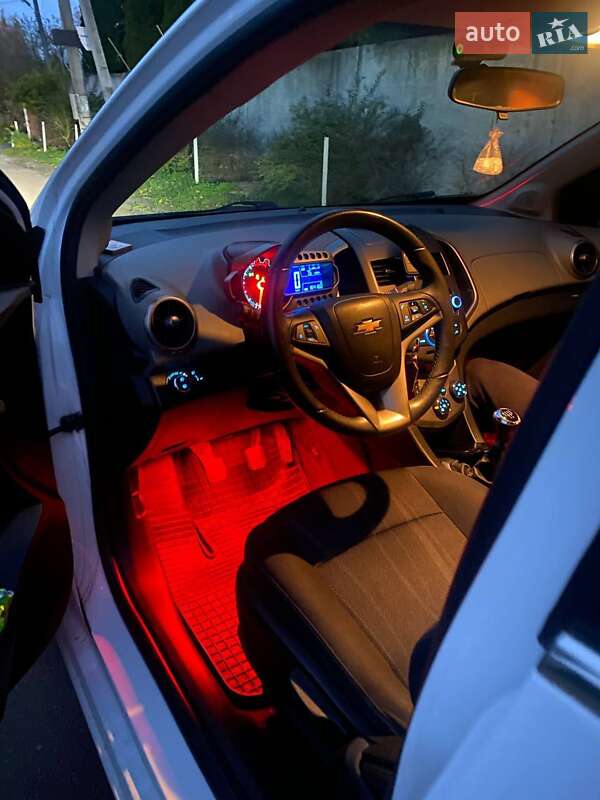 Седан Chevrolet Aveo 2012 в Киеве