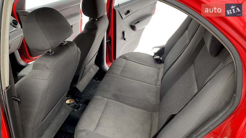 Седан Chevrolet Aveo 2006 в Києві