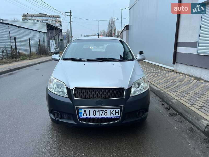 Хэтчбек Chevrolet Aveo 2008 в Вишневом фото Хэтчбек Chevrolet Aveo 2008 в Вишневом