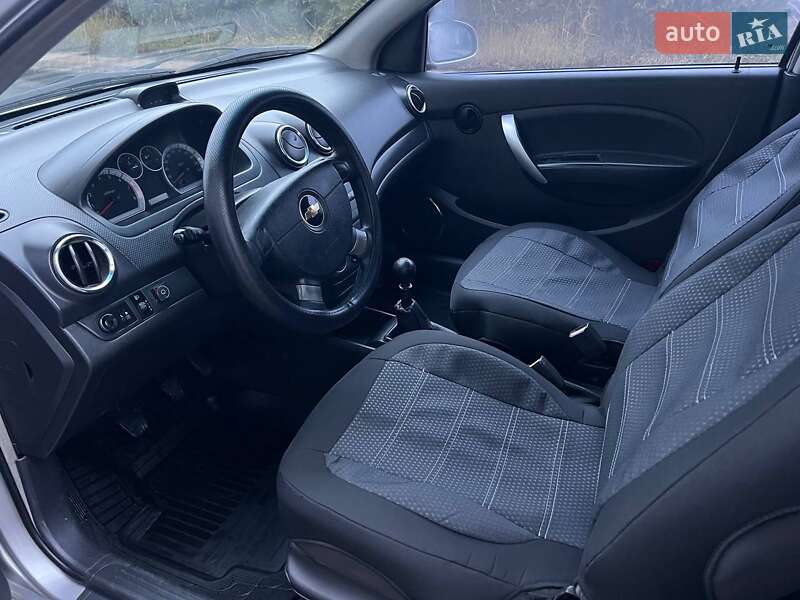 Хэтчбек Chevrolet Aveo 2008 в Вишневом фото 12 Хэтчбек Chevrolet Aveo 2008 в Вишневом