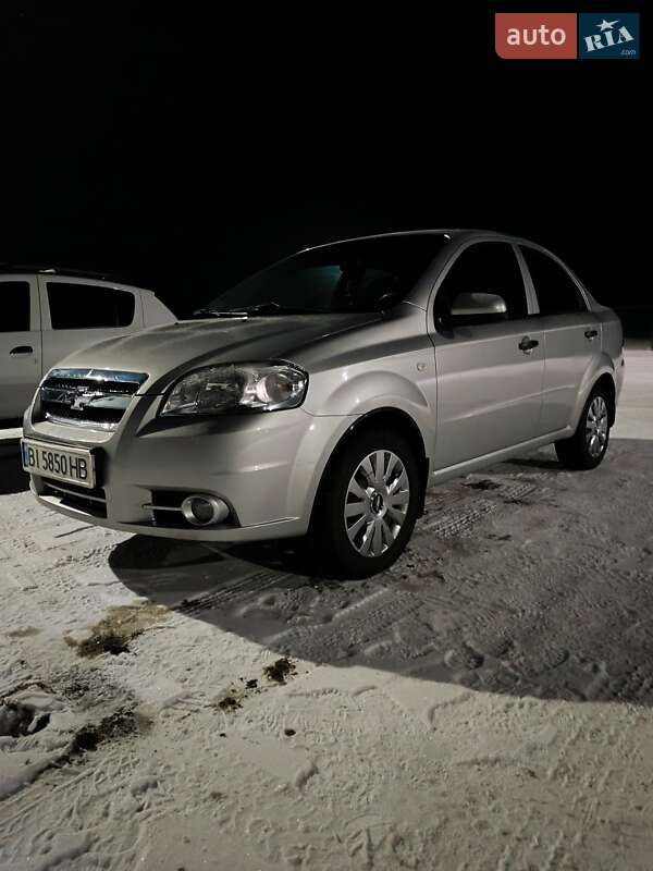 Седан Chevrolet Aveo 2010 в Полтаве