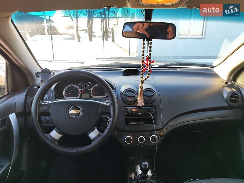 Седан Chevrolet Aveo 2010 в Полтаве