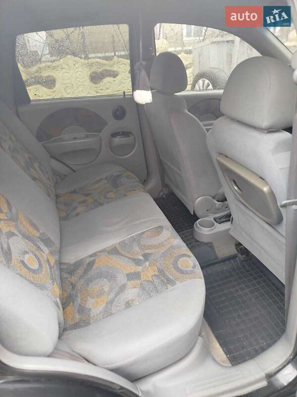Хэтчбек Chevrolet Aveo 2005 в Белгороде-Днестровском фото 3 Хэтчбек Chevrolet Aveo 2005 в Белгороде-Днестровском