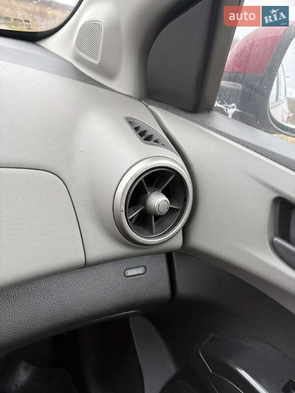 Седан Chevrolet Aveo 2014 в Луцке