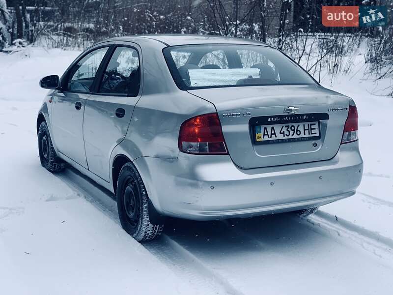 Седан Chevrolet Aveo 2005 в Киеве