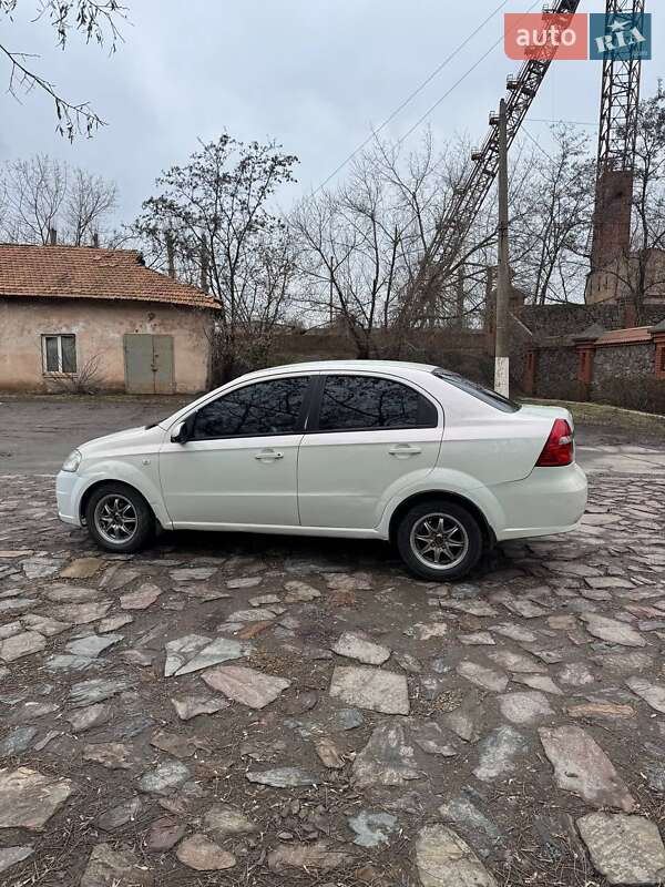 Седан Chevrolet Aveo 2008 в Кривом Роге