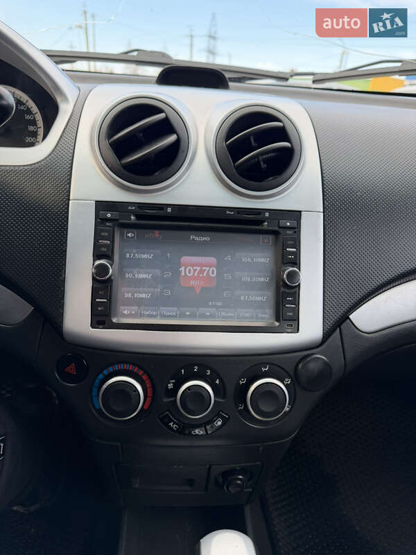 Седан Chevrolet Aveo 2011 в Чернігові