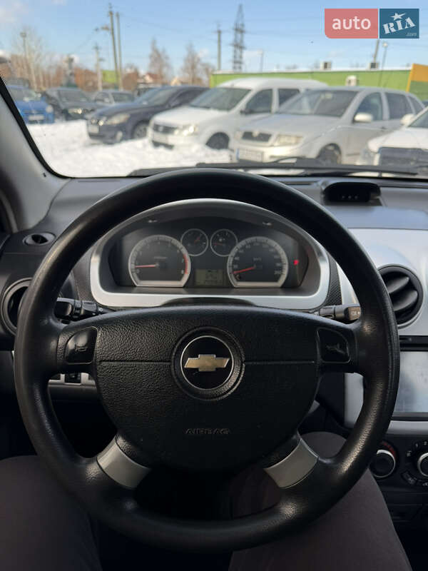 Седан Chevrolet Aveo 2011 в Чернігові