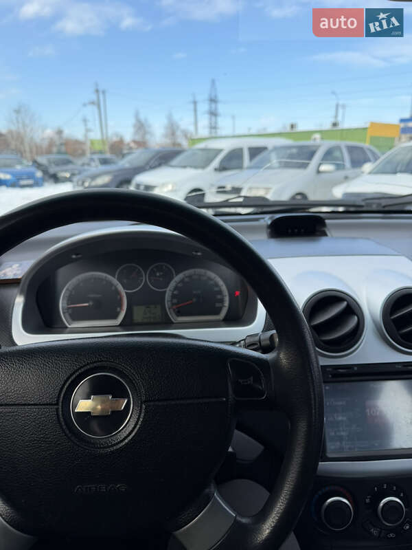 Седан Chevrolet Aveo 2011 в Чернігові