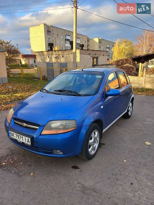 Хэтчбек Chevrolet Aveo 2005 в Остроге